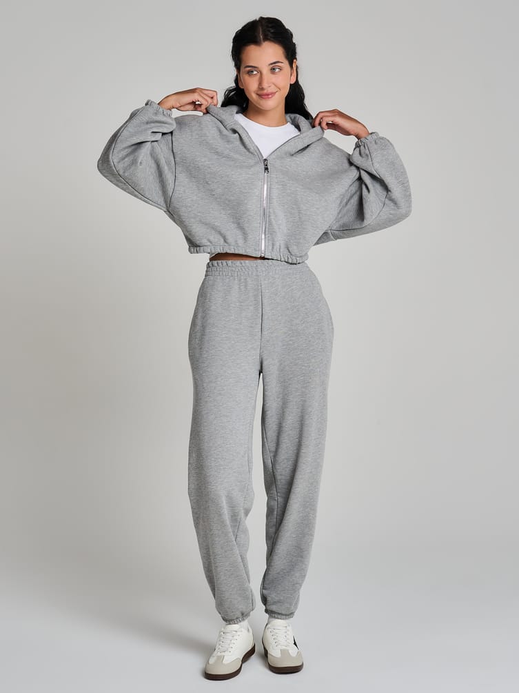 Укороченная зипка оверсайз на молнии с капюшоном и начесом