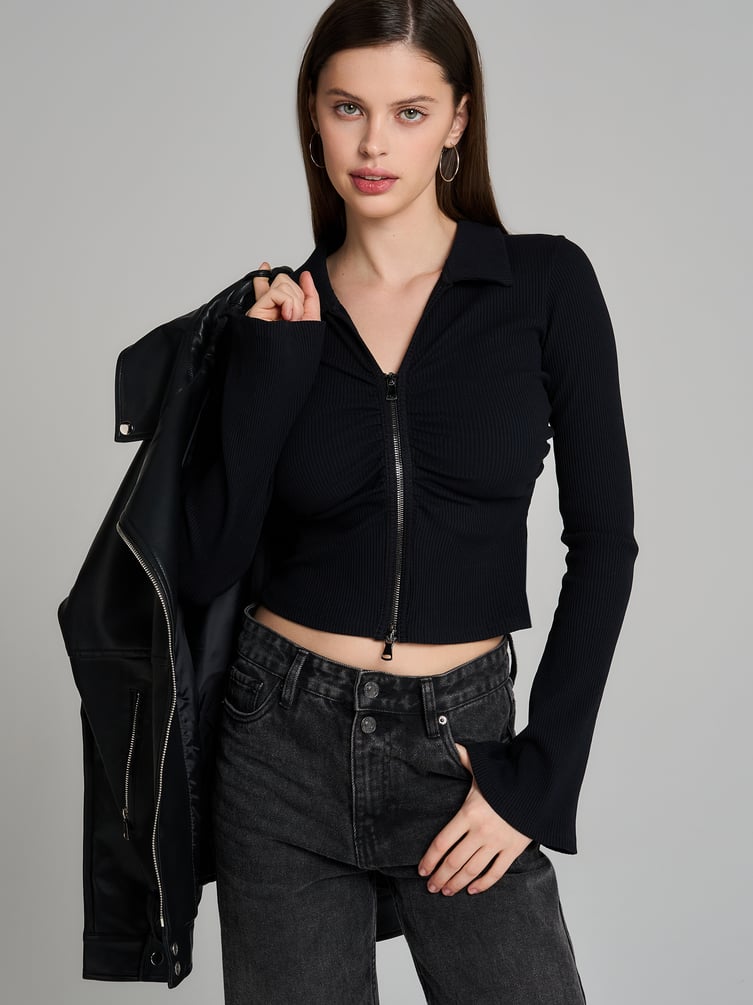 Блузка на молнии с рукавами клеш