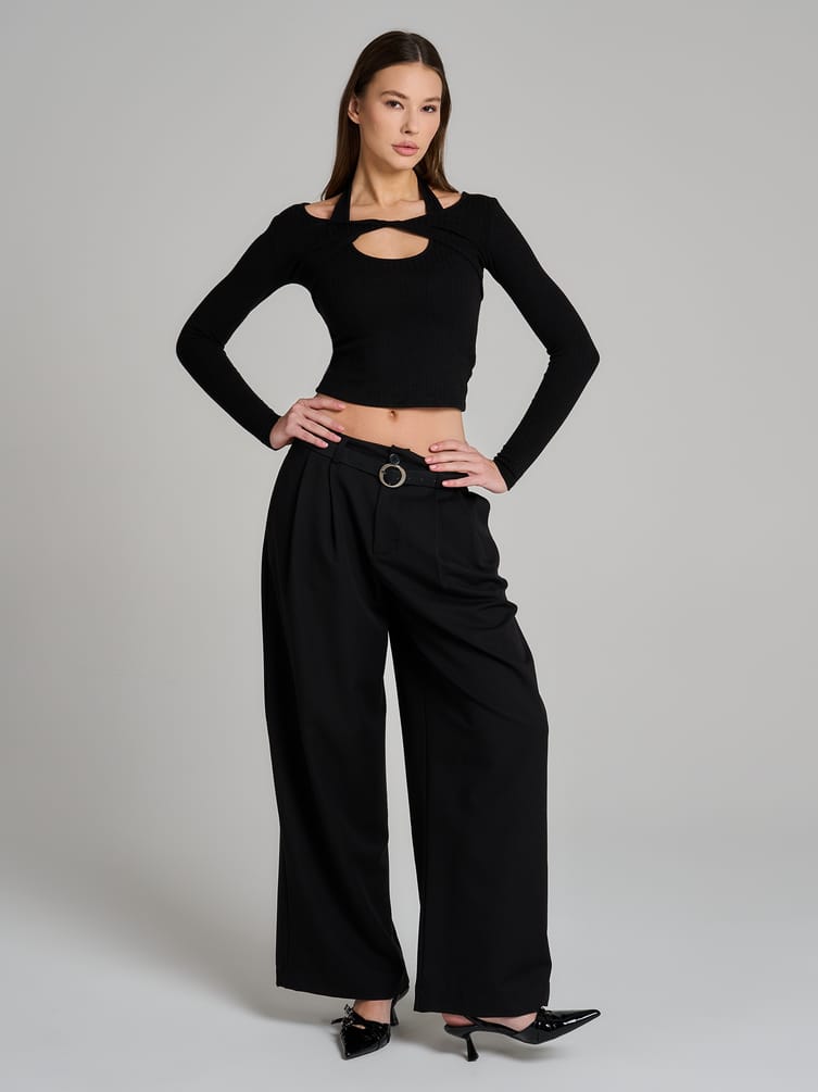 Лонгслив с декоративным вырезом