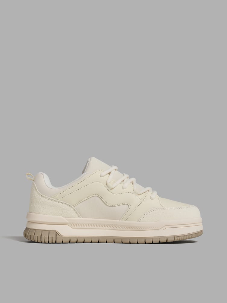 Кроссовки спортивные