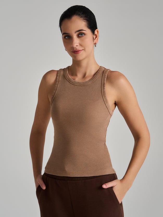 Майка на широких бретелях с вареным эффектом