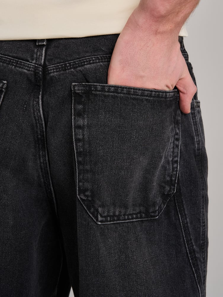 Джинсы багги зауженные с декоративной петлей