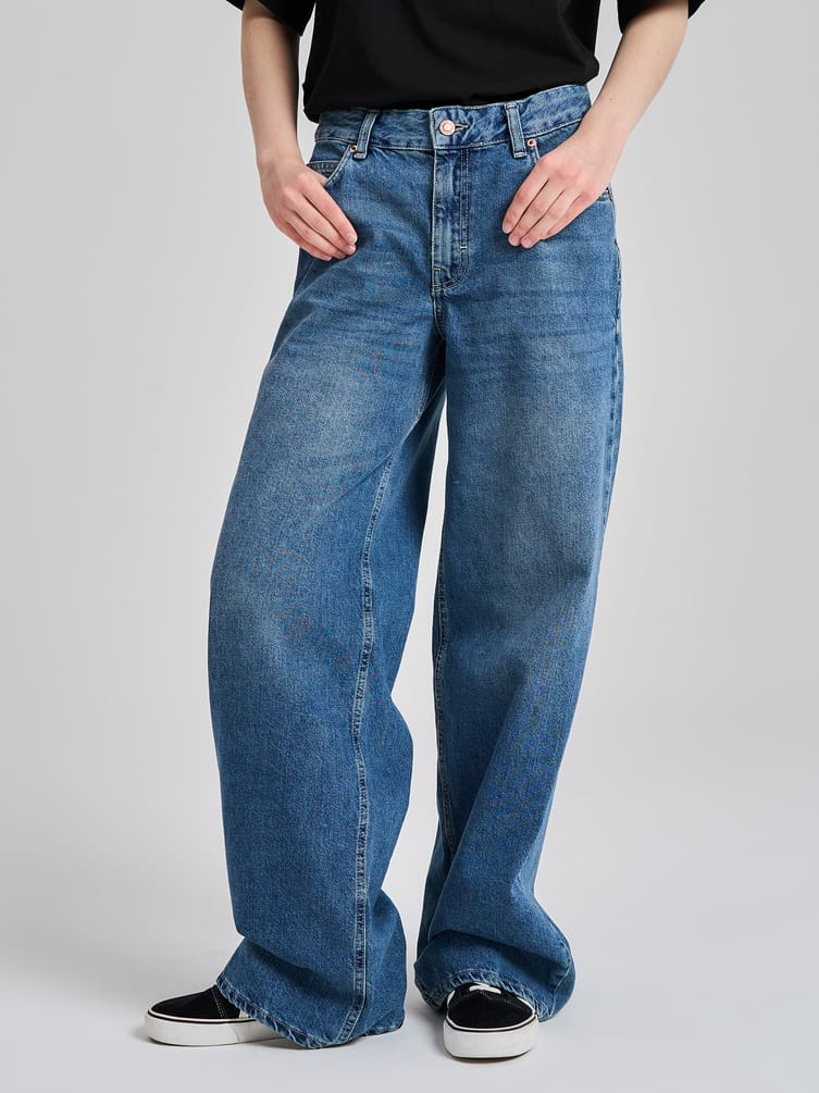 Джинсы багги с вареным эффектом