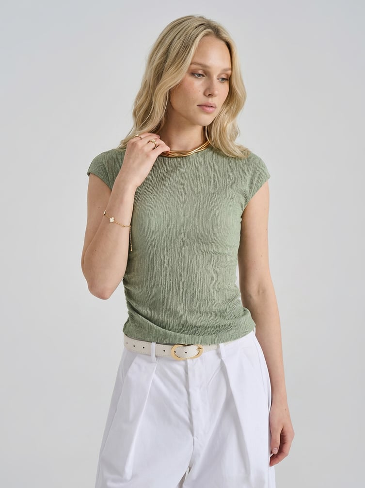 Футболка с драпировкой на талии