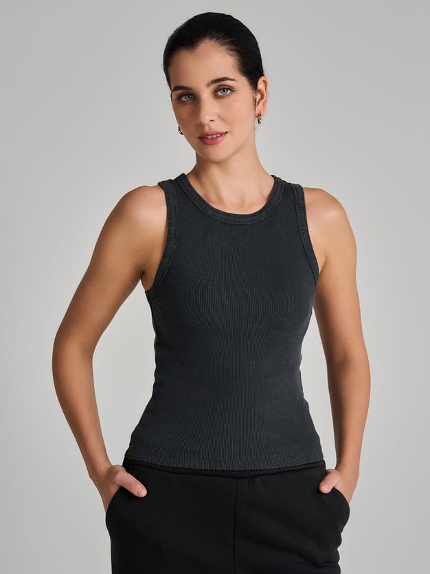 Майка на широких бретелях с вареным эффектом