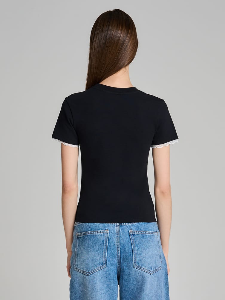 Короткая футболка с кружевом