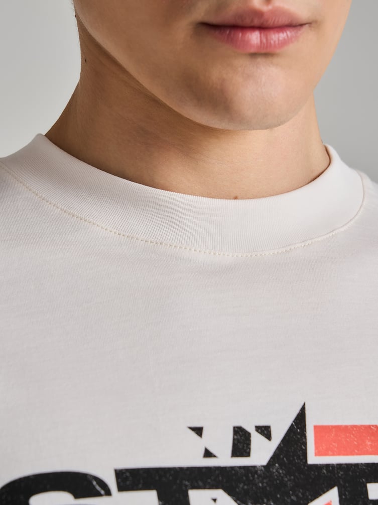 Футболка с принтом гонщика