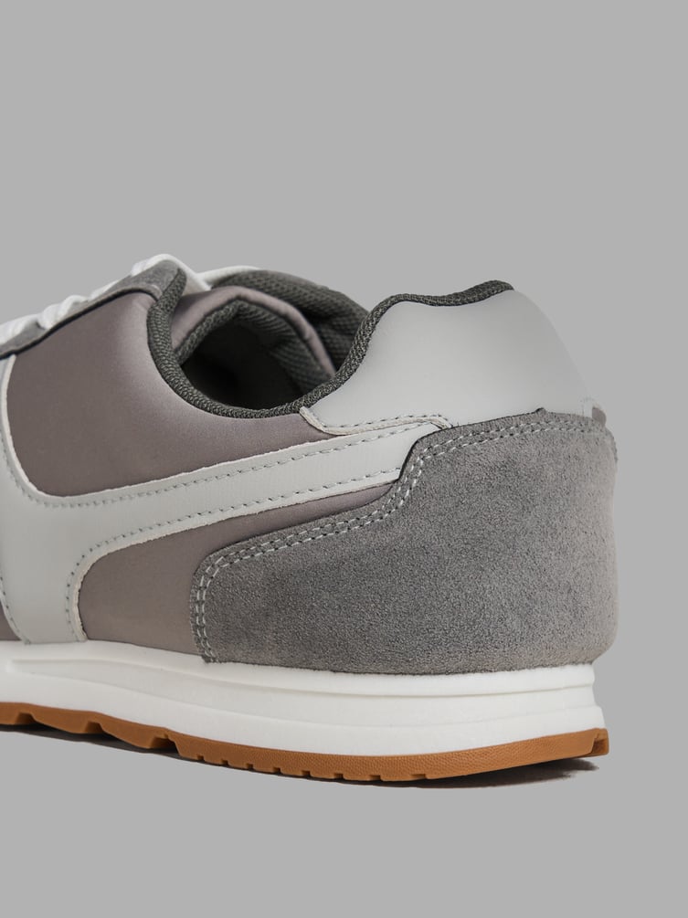 Кроссовки низкие классические