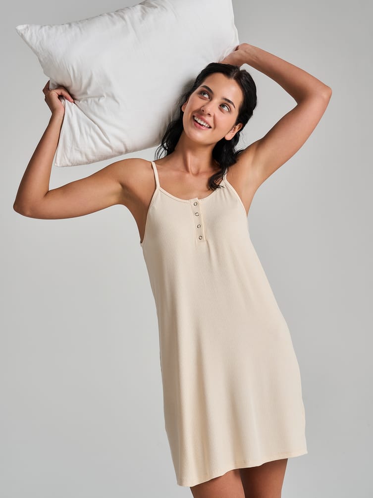 Ночная сорочка на бретелях