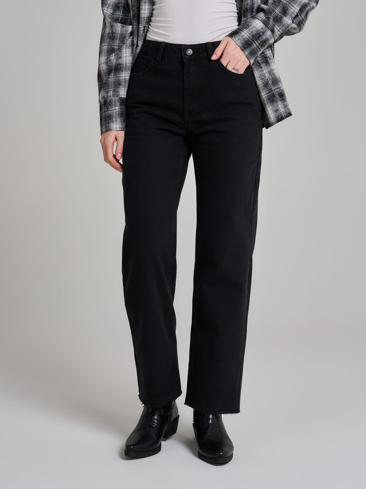 Джинсы зауженные с необработанными краями