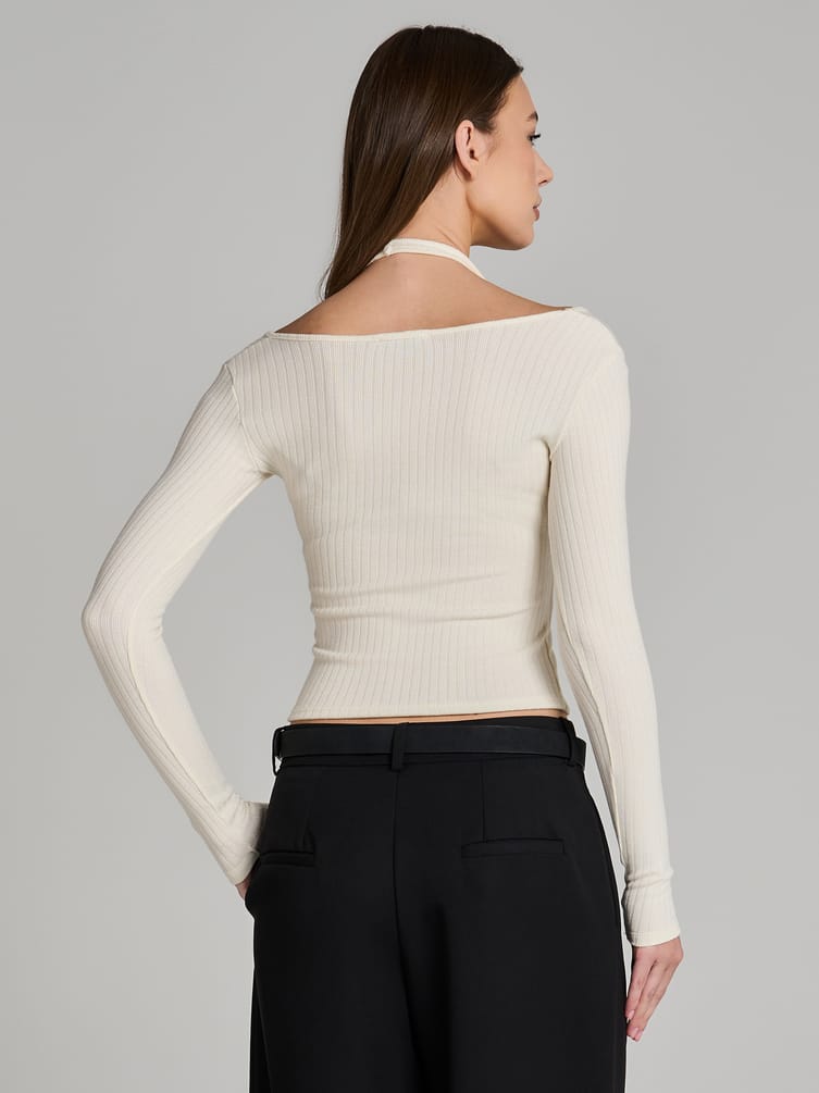 Лонгслив с декоративным вырезом