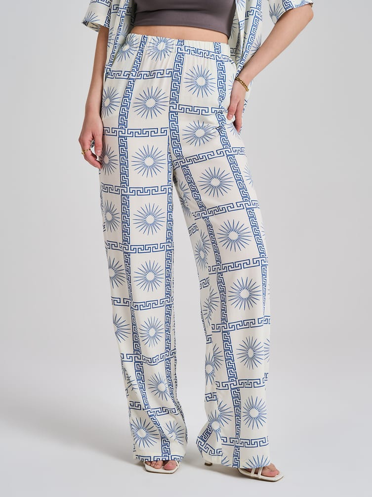 Костюм летний с рубашкой и брюками