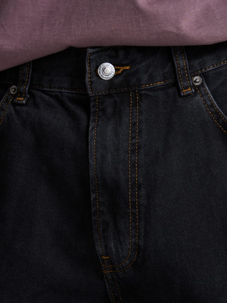 Джинсы слегка расклешенные