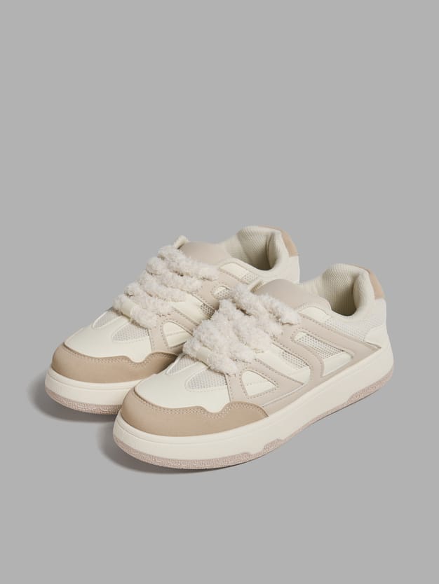 Кроссовки с сеткой и пушистыми шнурками