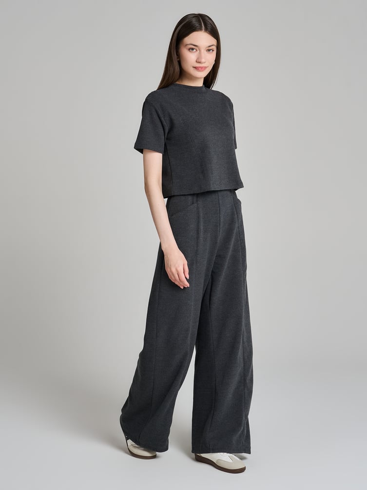 Укороченная футболка в рубчик