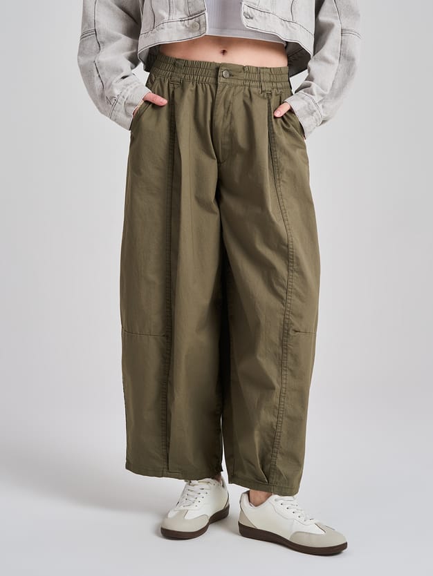 Брюки-бананы с защипами