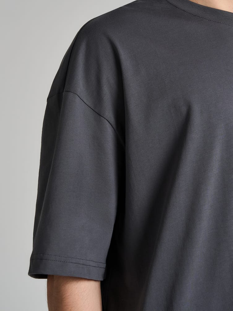 Футболка оверсайз с принтом лабиринта на спине