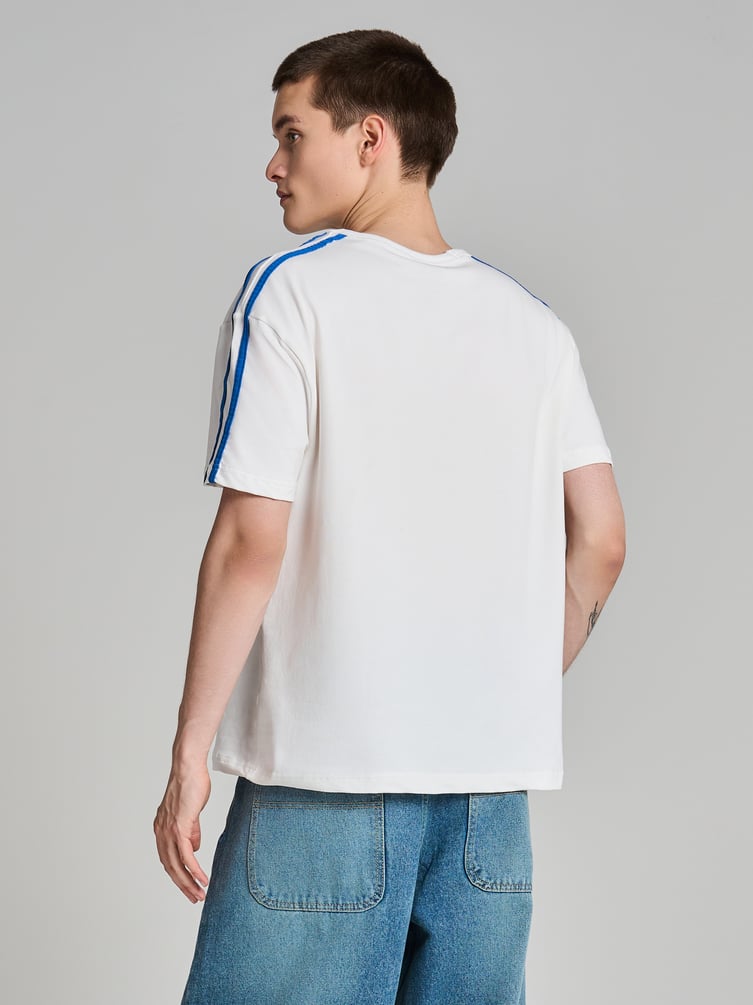 Футболка спортивная с принтом и лампасами