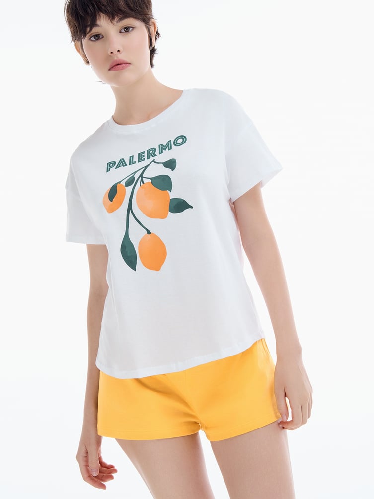 Пижама с принтом лимонов и шортами