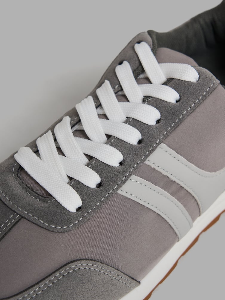 Кроссовки низкие классические