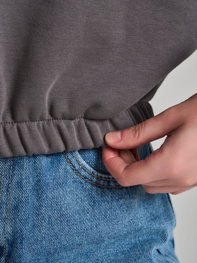 Укороченная зипка оверсайз на молнии с капюшоном и начесом