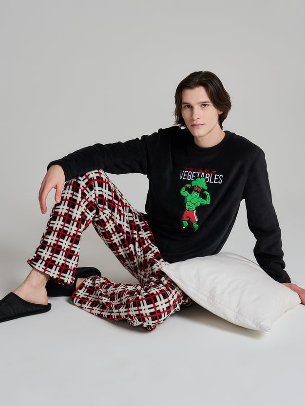 Пижама плюшевая с вышивкой и брюками