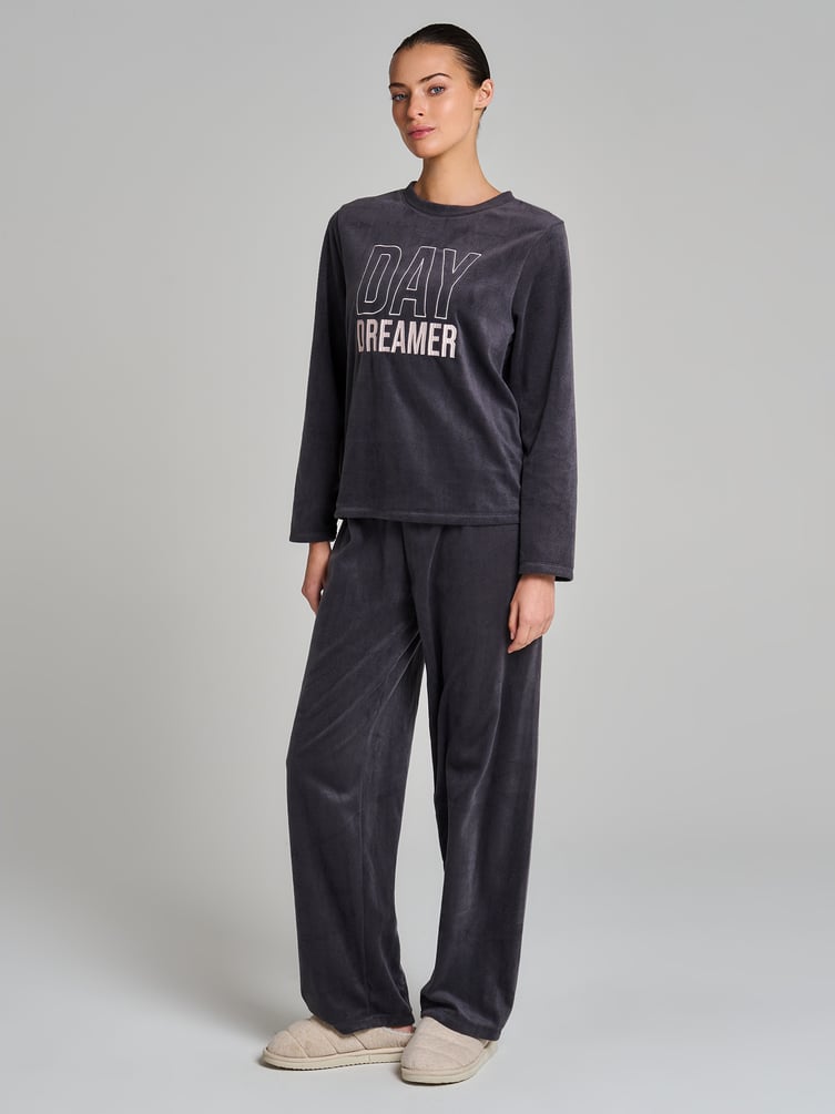Теплая пижама с надписью и брюками