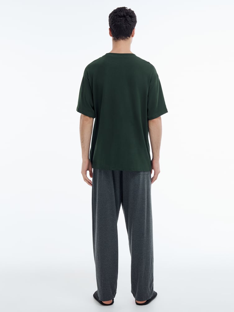 Пижама с футболкой и брюками