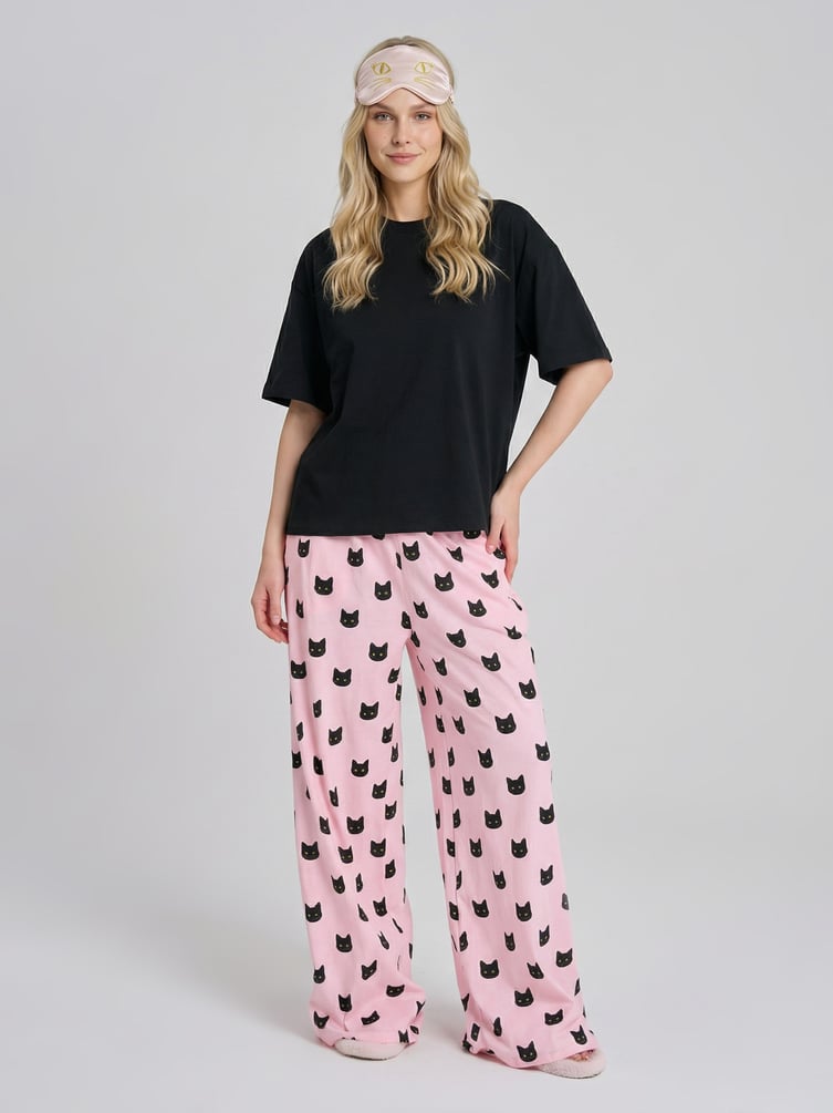 Пижама с принтом кошек и брюками