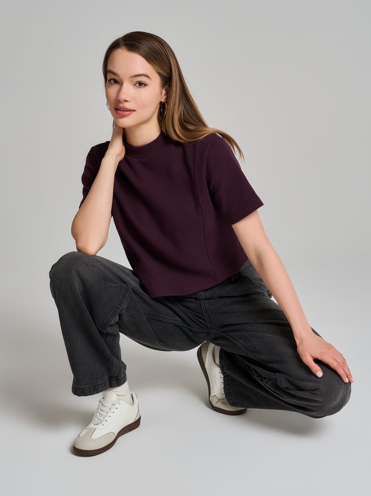 Укороченная футболка в рубчик