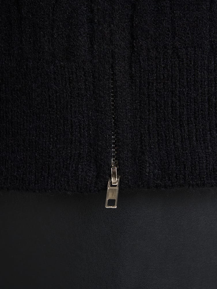 Кардиган на молнии с вышивкой