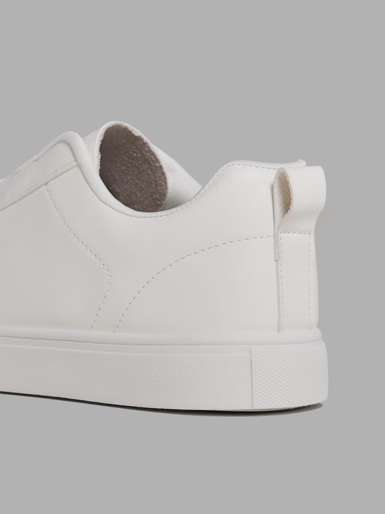 Кроссовки на резинке