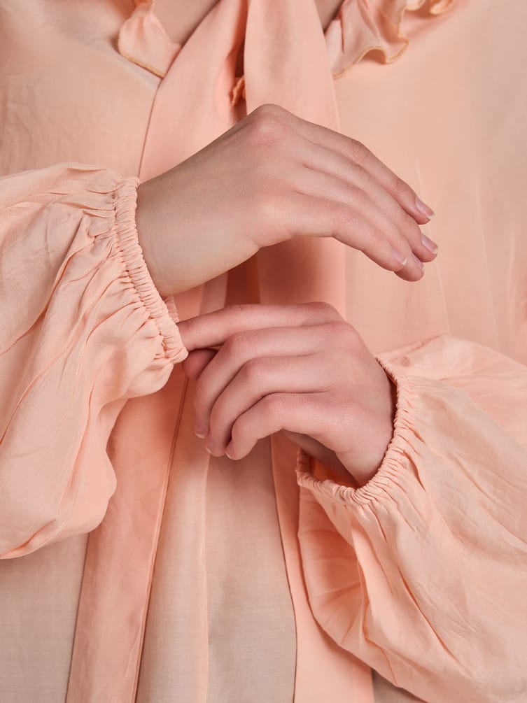 Блузка с шарфом и рюшами