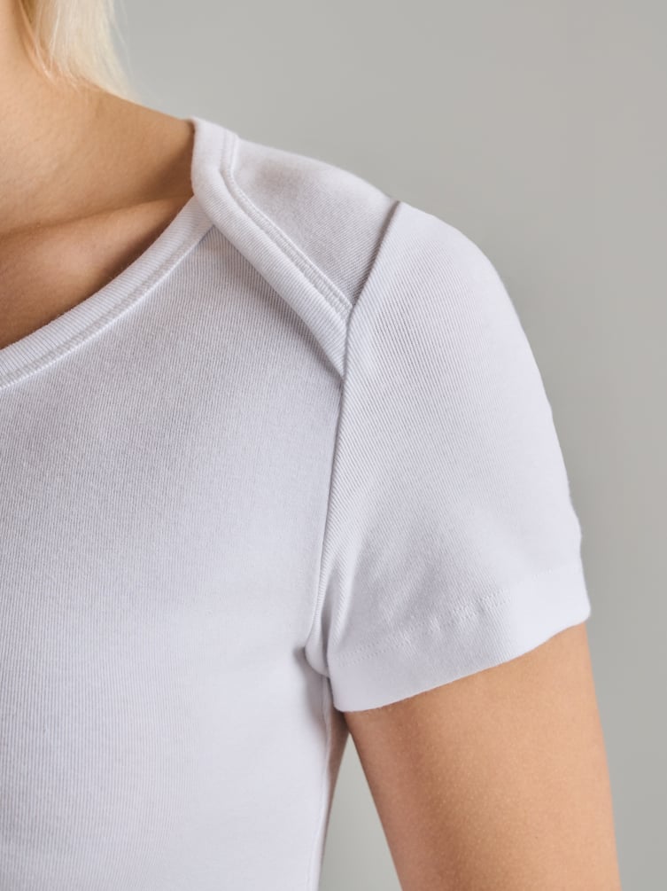 Футболка приталенная