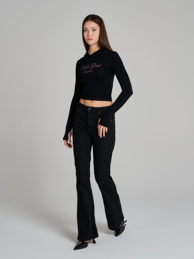 Лонгслив с капюшоном и надписью стразами