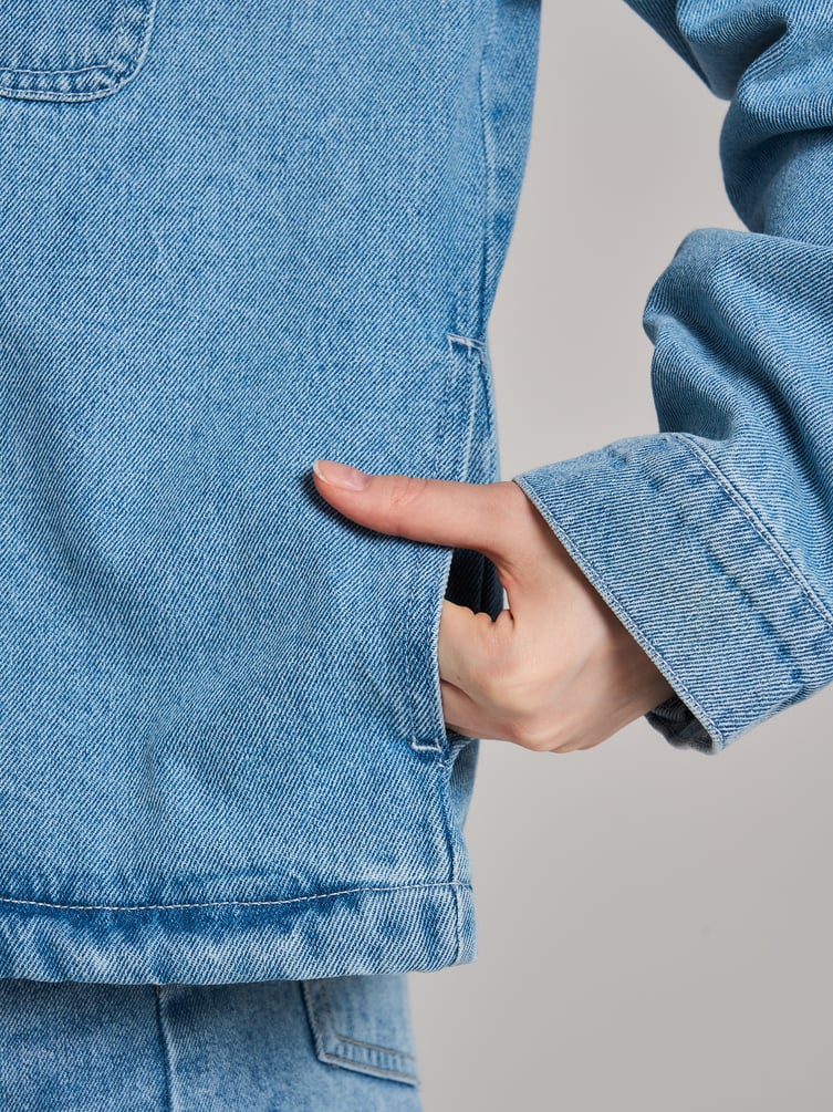 Джинсовая куртка оверсайз на молнии