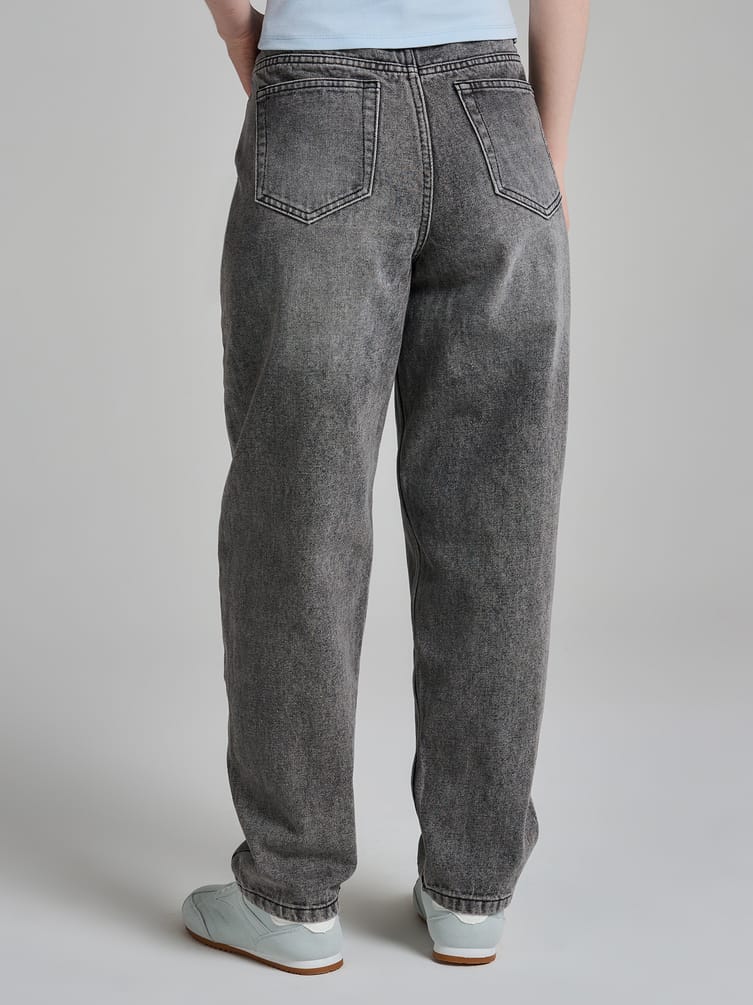 Джинсы Mom fit  с завышенной талией