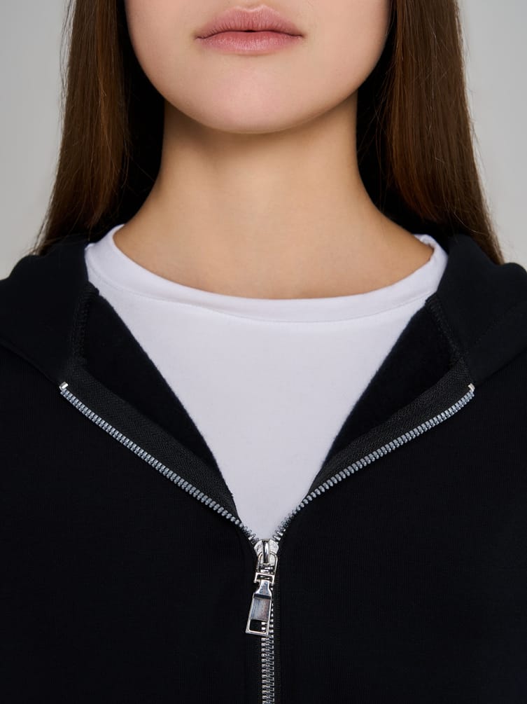 Укороченная зипка оверсайз на молнии с капюшоном и начесом