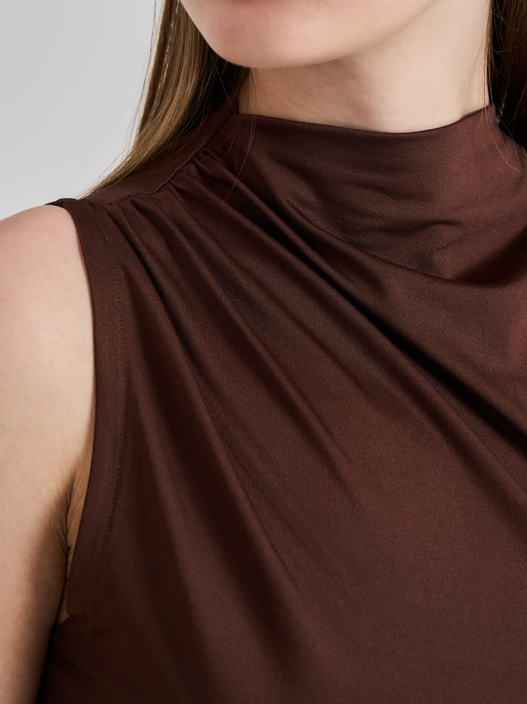 Топ с драпировкой на талии