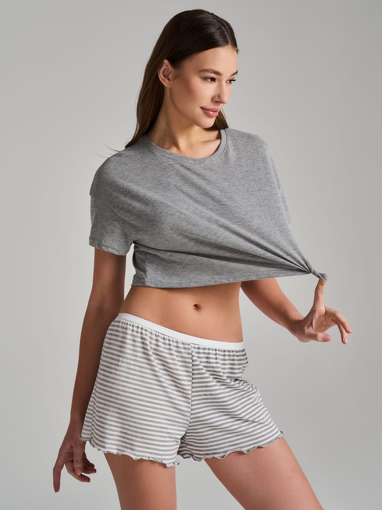 Полосатая пижама с футболкой и шортами