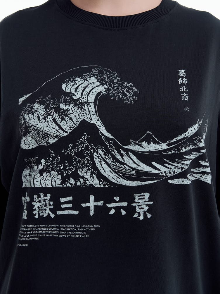 Плотная футболка оверсайз с принтом гравюры