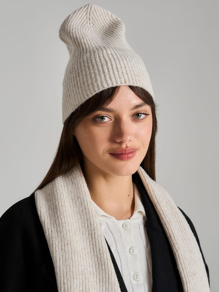 Трикотажная демисезонная шапка