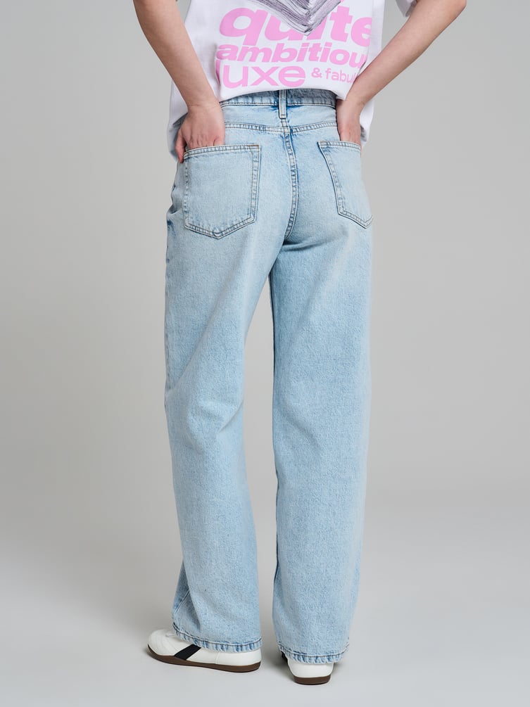 Джинсы широкие с вареным эффектом