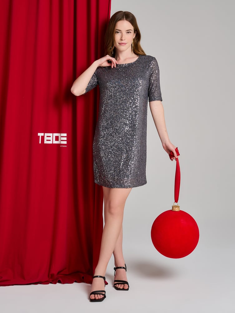 Вечернее блестящее платье с пайетками