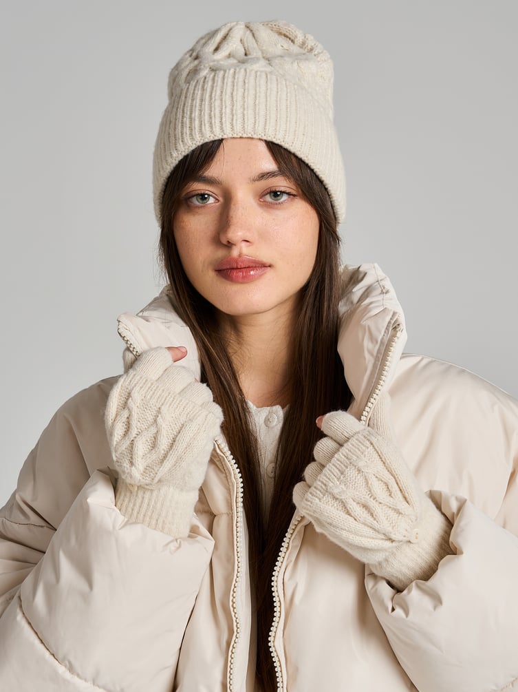 Вязаная зимняя шапка