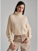 Свитер вязаный с высоким горлом