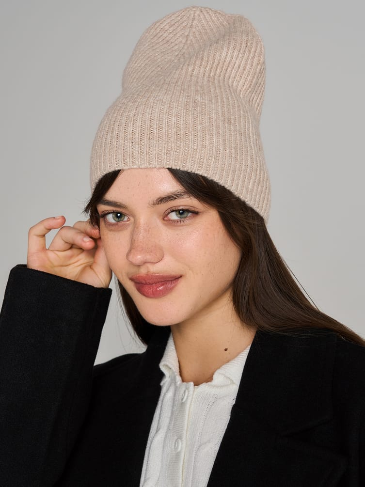 Трикотажная демисезонная шапка