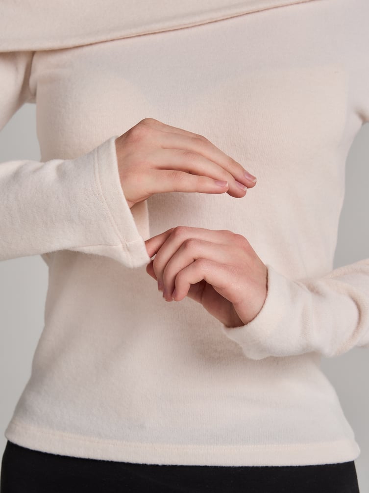 Лонгслив вечерний с фигурным вырезом