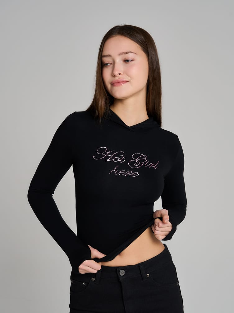Лонгслив с капюшоном и надписью стразами