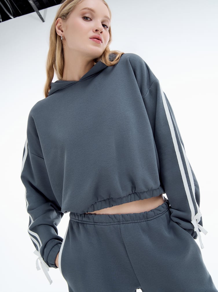 Укороченное худи с лампасами